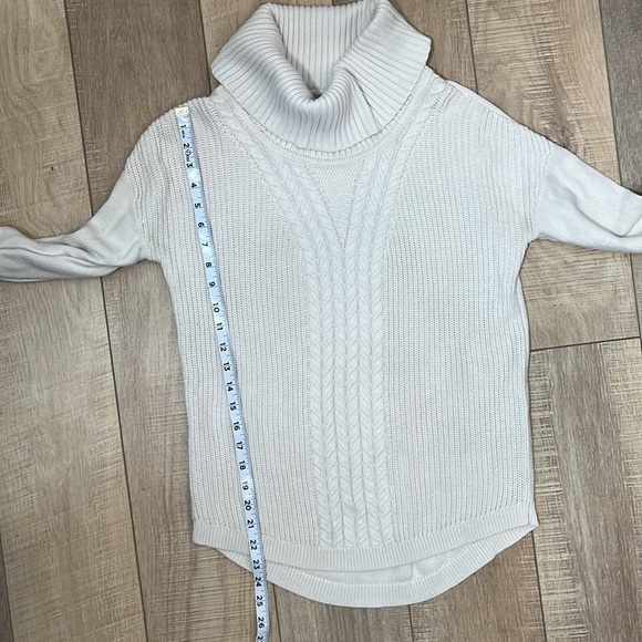 Banana Republic Turtle Neck Cable Knit Sweater Long Sleeve Cream SZ S - Picture 10 of 11